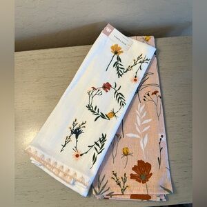 Target Bullseye MOM Floral Kitchen Dish Towels Pink White Mother’s Day NWT